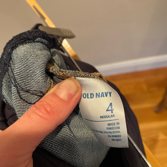 Old navy maternity jeans - Picture 5 of 5
